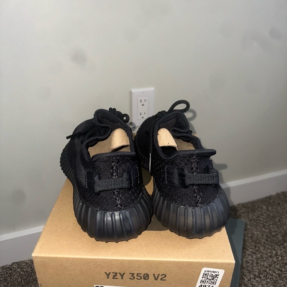 Yeezy - Picture 3 of 5